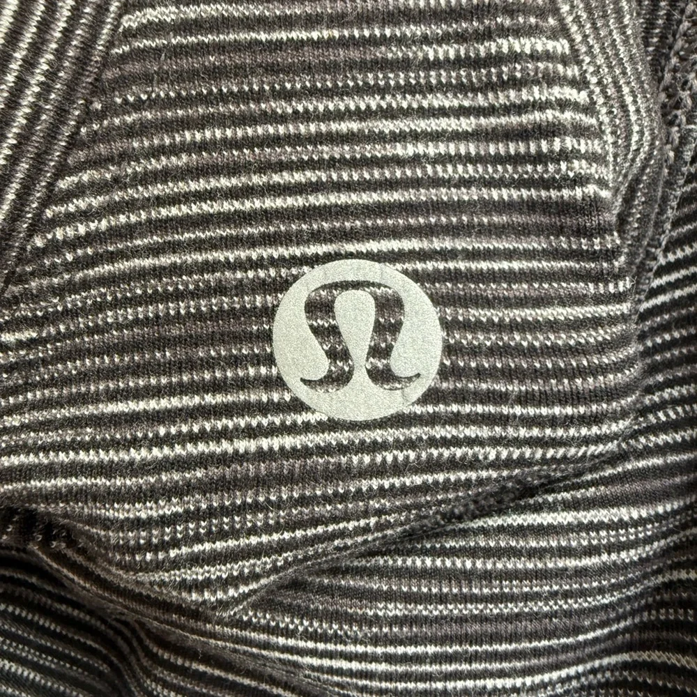 Women’s Lululemon Stretchy Racerback Tank Top! Grey Black Stripe! Size 6! - Picture 6 of 6